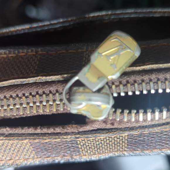 Louie Vuitton bumbag...zipper does need replaced - Picture 15 of 15